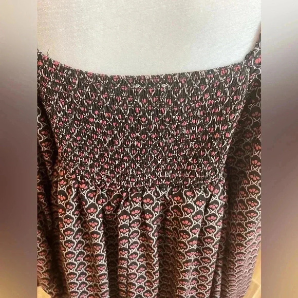 BOHME Large LAYNE PRINTED MIDI DRESS 
Long Sleeves Elastic
Smocked Back - Picture 5 of 8